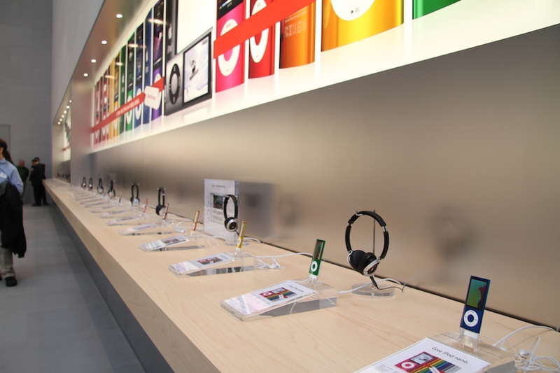 Illustration for article titled Apple Store Gallery